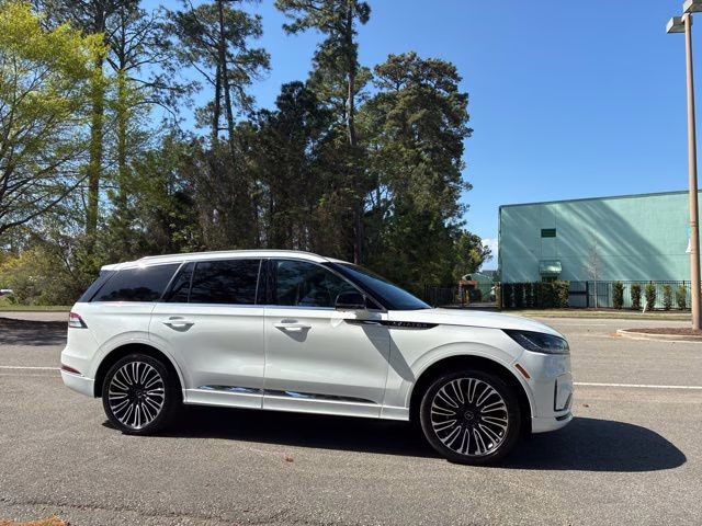 2025 White Metallic Lincoln Aviator Black Label AWD SUV