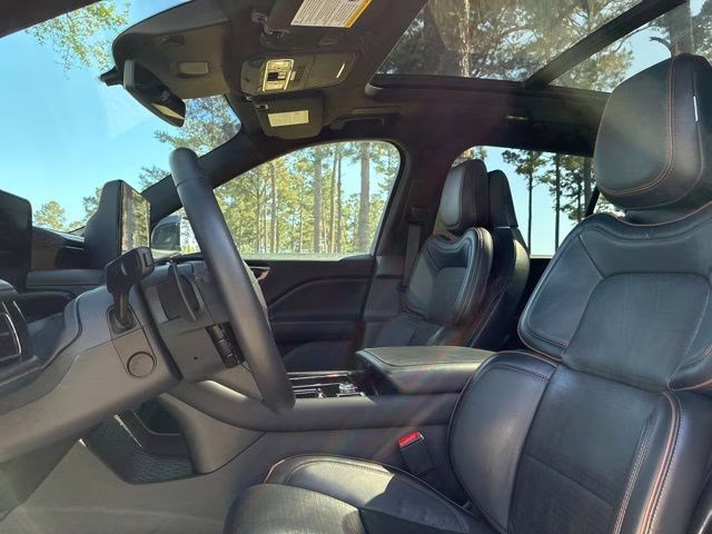 2025 White Metallic Lincoln Aviator Black Label AWD SUV