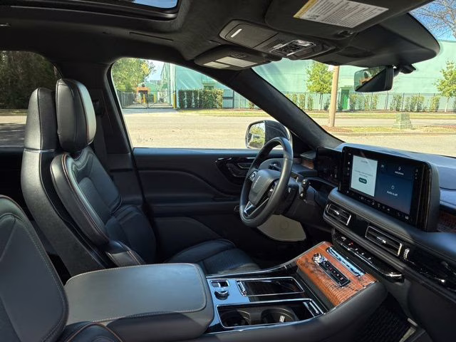 2025 White Metallic Lincoln Aviator Black Label AWD SUV