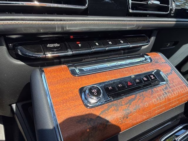 2025 White Metallic Lincoln Aviator Black Label AWD SUV