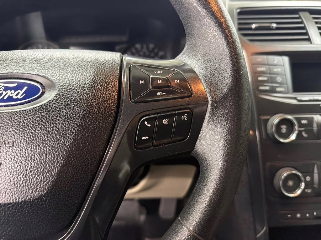 2019 Oxford White Ford Explorer Base FWD SUV