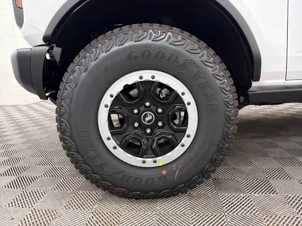 2025 OXFORD WHITE Ford Bronco Badlands 4X4 SUV