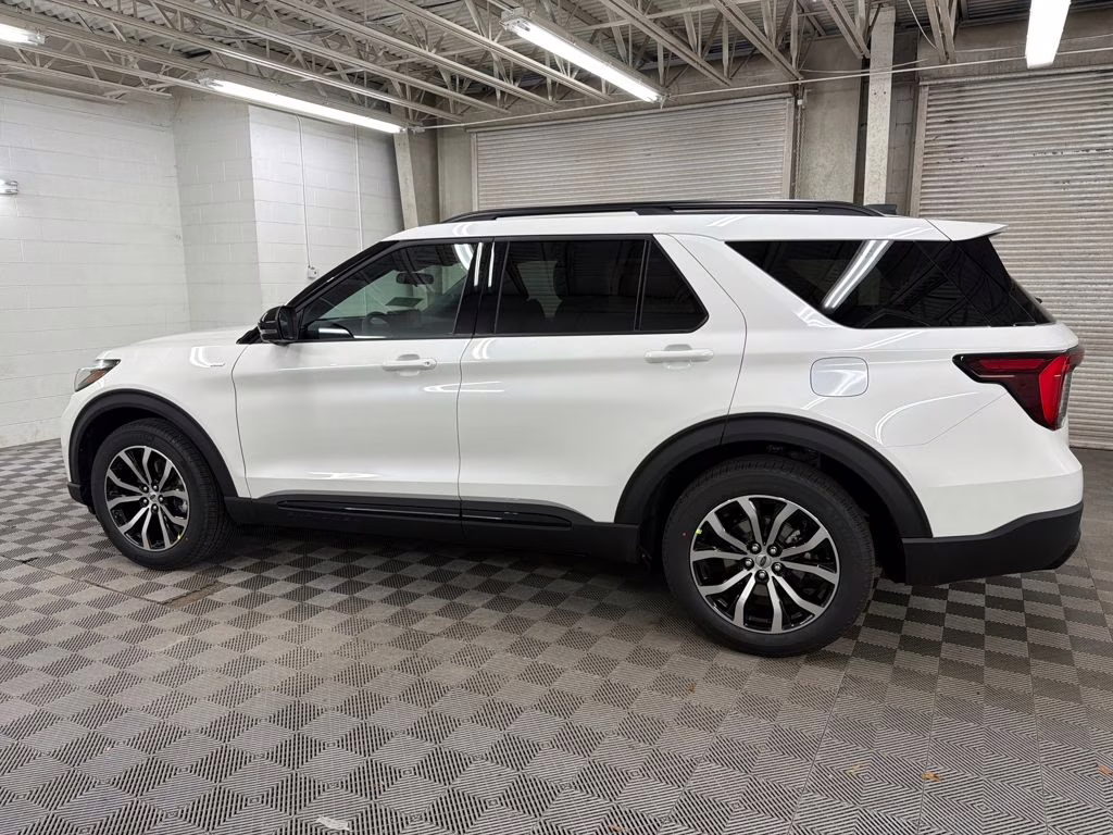 2026 STAR WHITE TRI-COAT Ford Explorer ST-Line RWD SUV