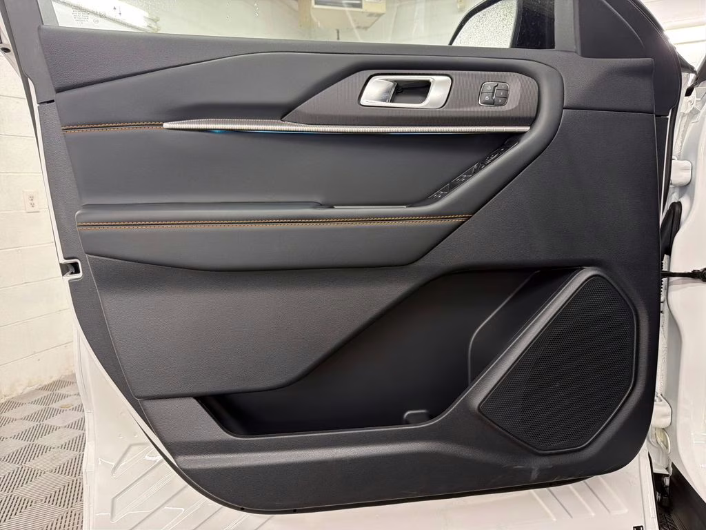 2026 STAR WHITE TRI-COAT Ford Explorer Tremor 4X4 SUV