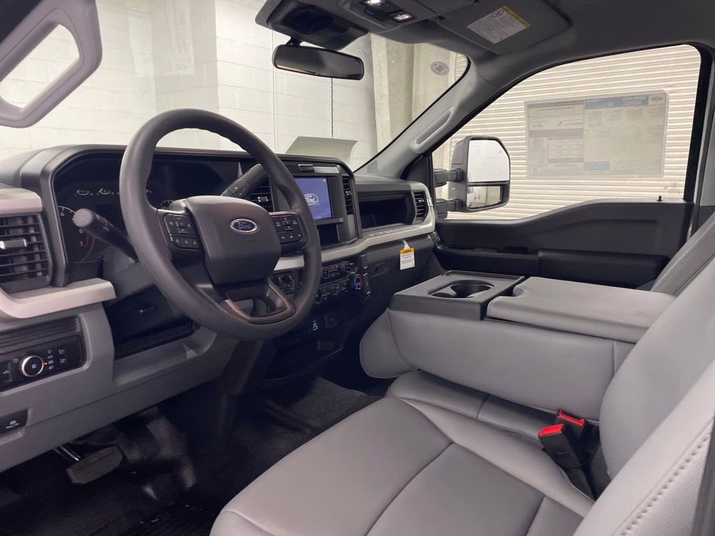 2026 OXFORD WHITE Ford Super Duty F-250 SRW XL RWD Truck