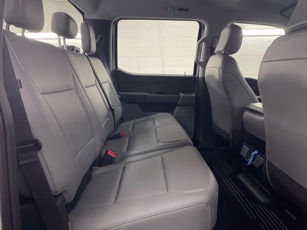 2026 Oxford White Ford Super Duty F-250 SRW XL 4X4 Truck