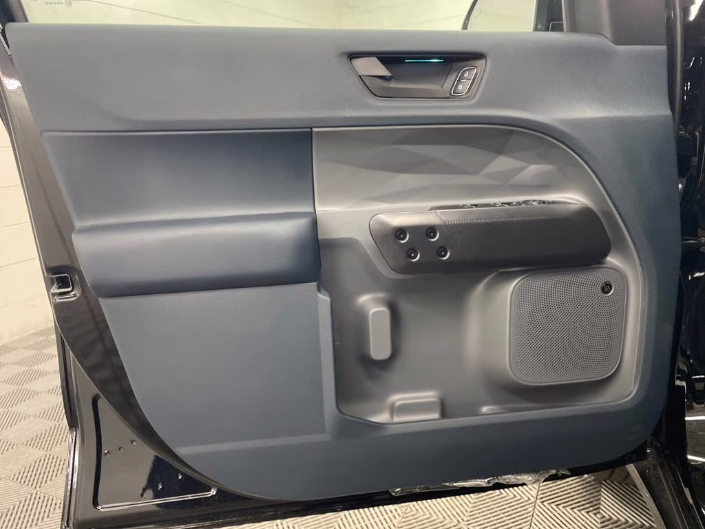 2025 SHADOW BLACK Ford Maverick Lobo High AWD Truck