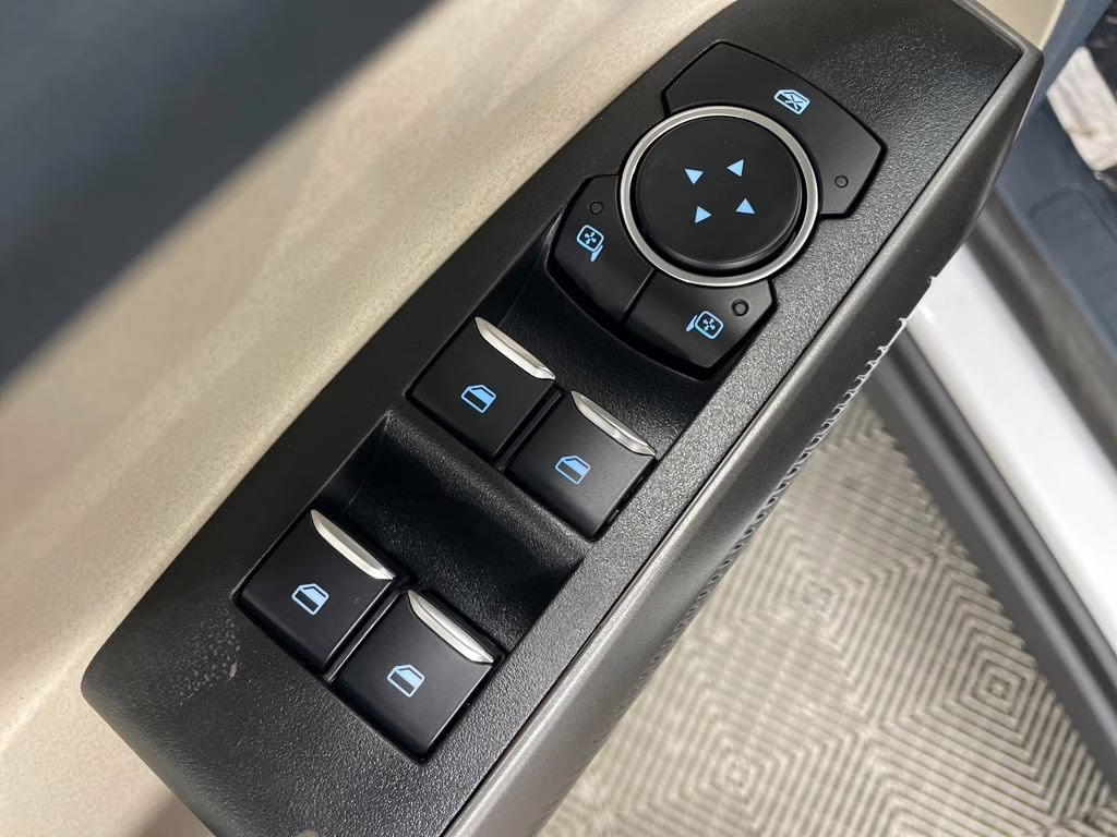 2025 OXFORD WHITE Ford Maverick Lariat AWD Truck