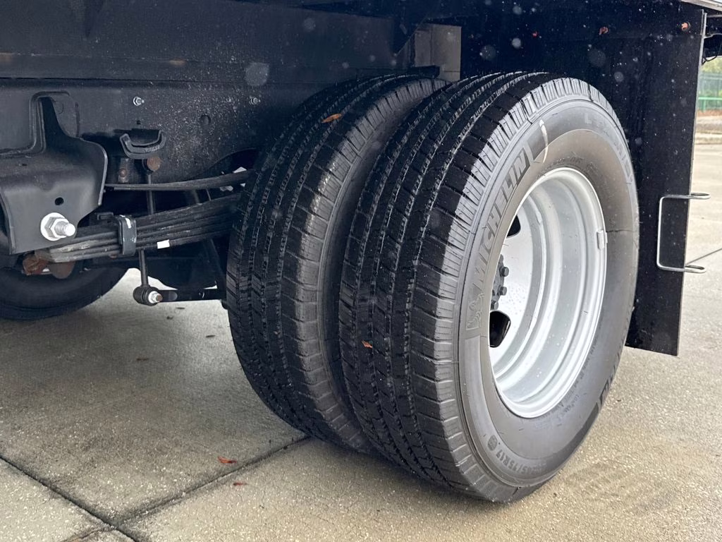 2025 Oxford White Ford Super Duty F-350 DRW XL RWD Chassis