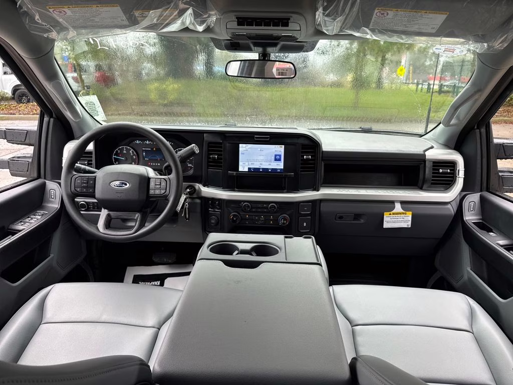 2025 Oxford White Ford Super Duty F-350 DRW XL RWD Chassis