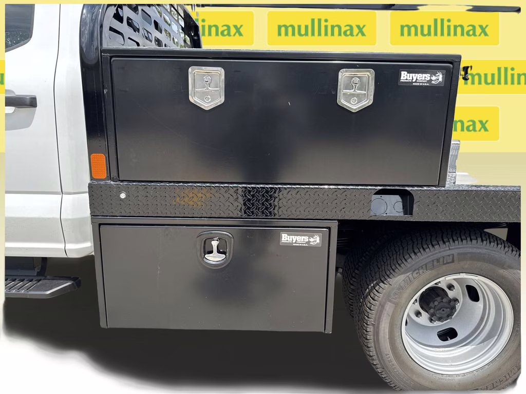 2025 Oxford White Ford Super Duty F-350 DRW XL 4X4 Chassis