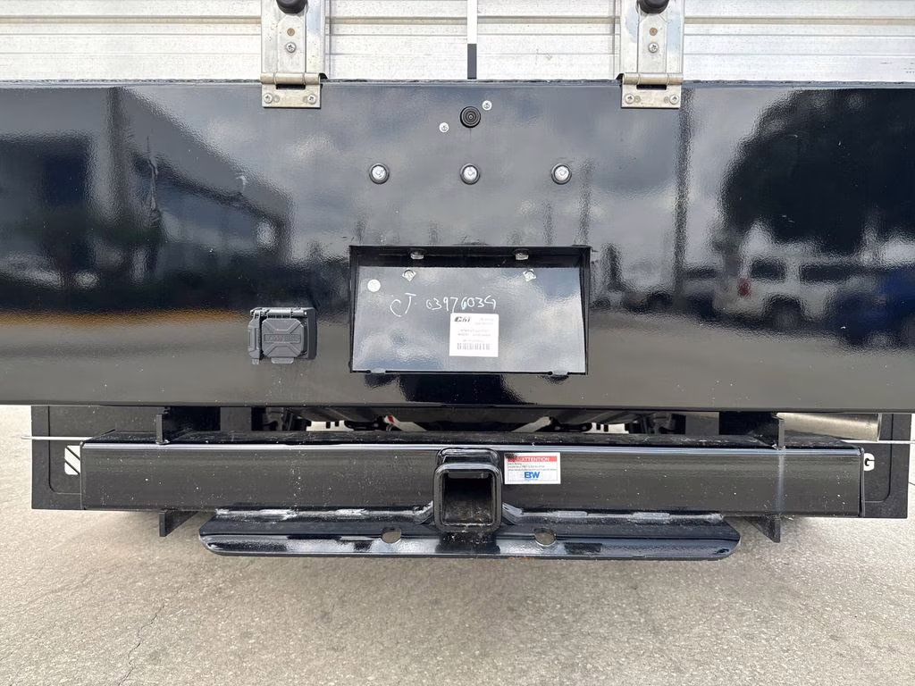 2025 Oxford White Ford Super Duty F-350 DRW XL 4X4 Chassis