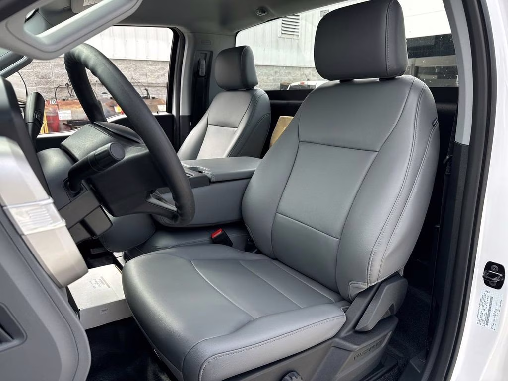 2024 Oxford White Ford Super Duty F-600 XL RWD Chassis