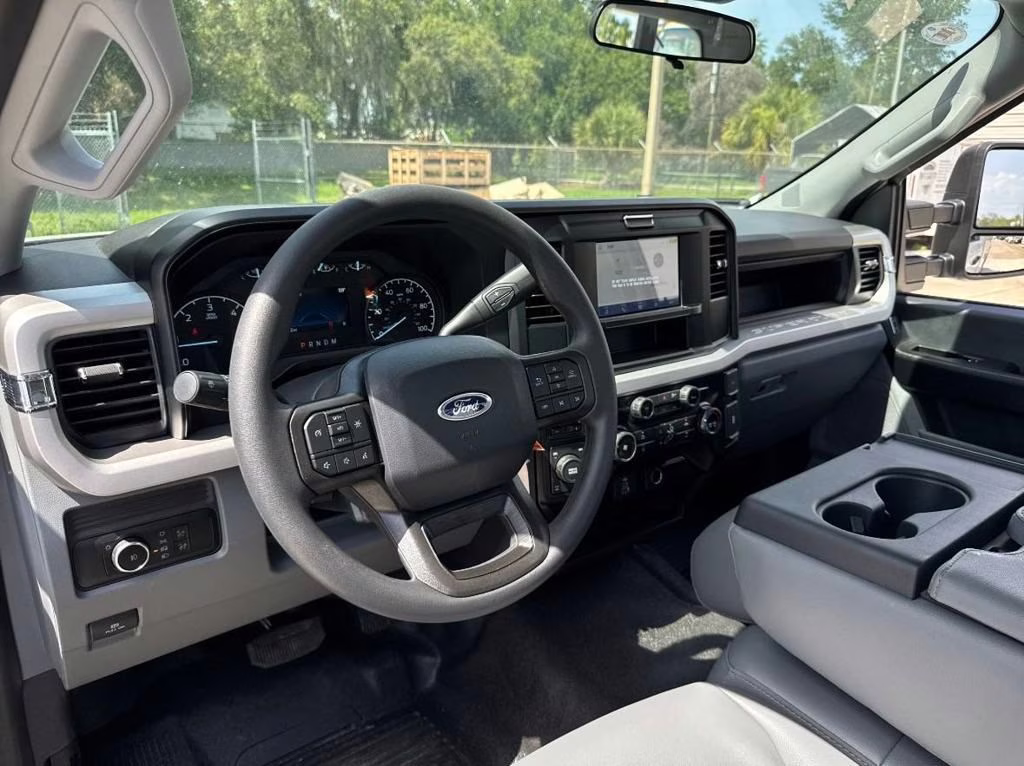 2025 Oxford White Ford Super Duty F-350 SRW XL 4X4 Chassis