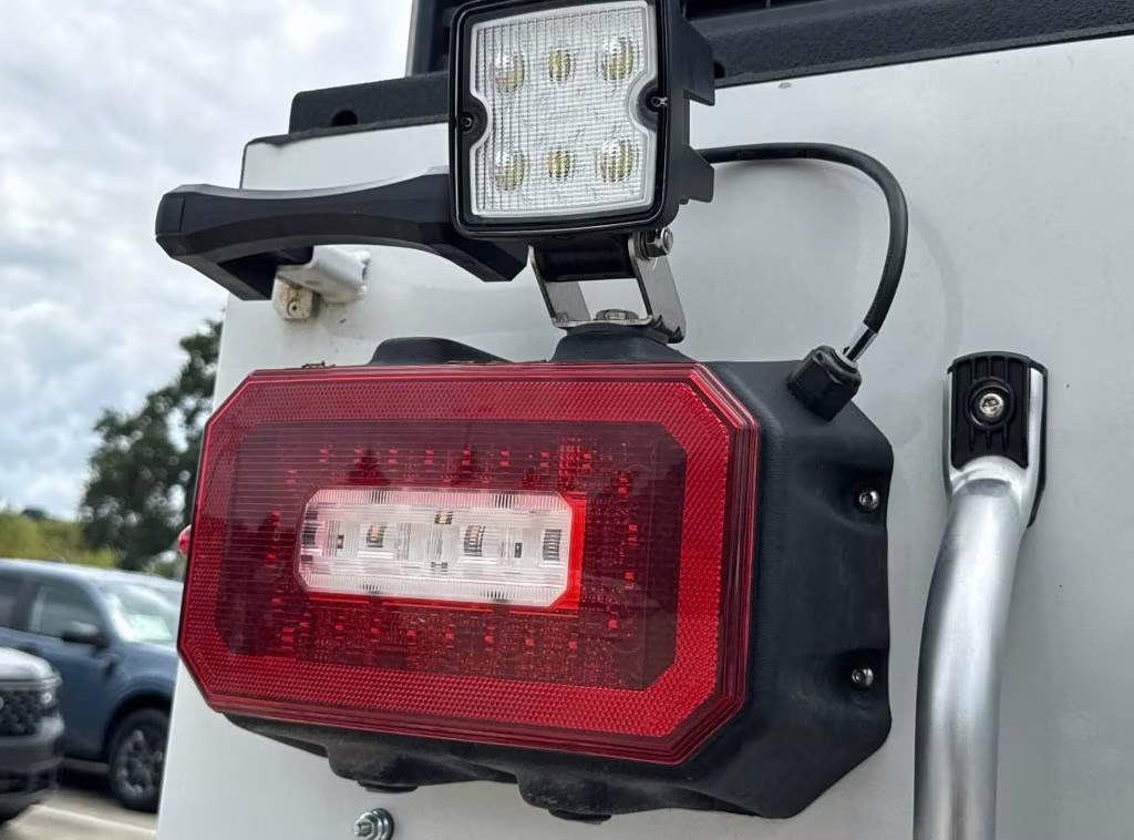 2025 Oxford White Ford Super Duty F-550 DRW XL 4X4 Chassis