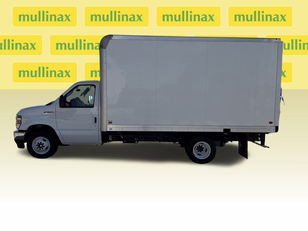 2026 Oxford White Ford E-350SD Base RWD Truck