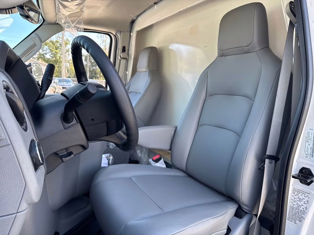 2026 Oxford White Ford E-350SD Base RWD Truck