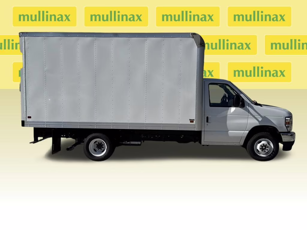 2026 Oxford White Ford E-350SD Base RWD Truck