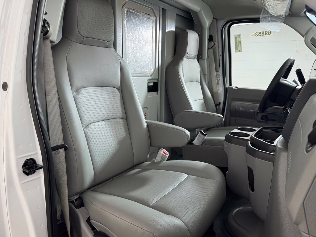 2026 Oxford White Ford E-350SD Base RWD Truck