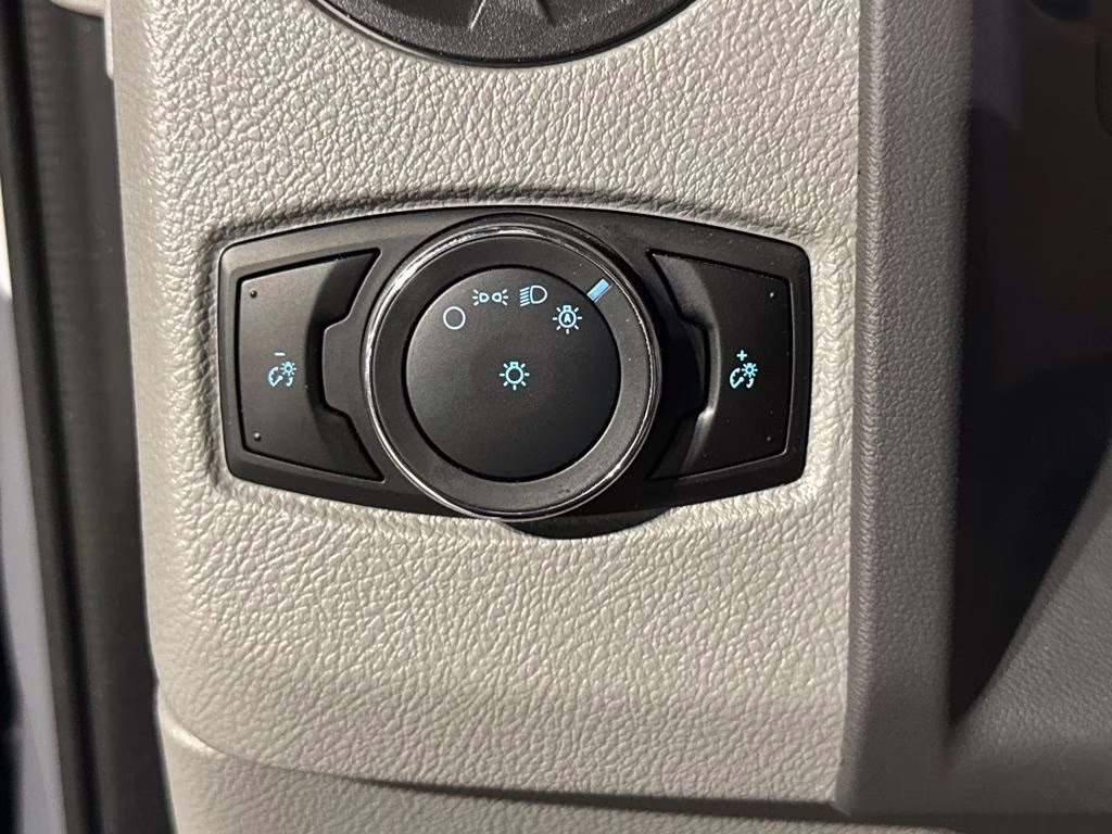 2026 Oxford White Ford E-350SD Base RWD Truck