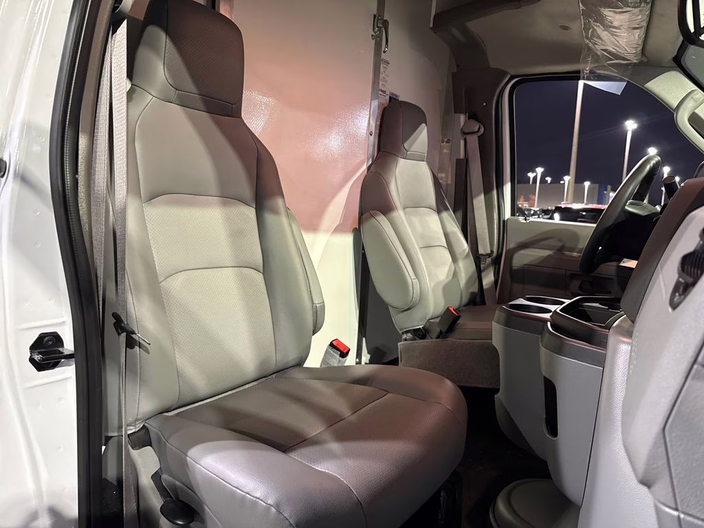 2026 Oxford White Ford E-350SD Base RWD Truck