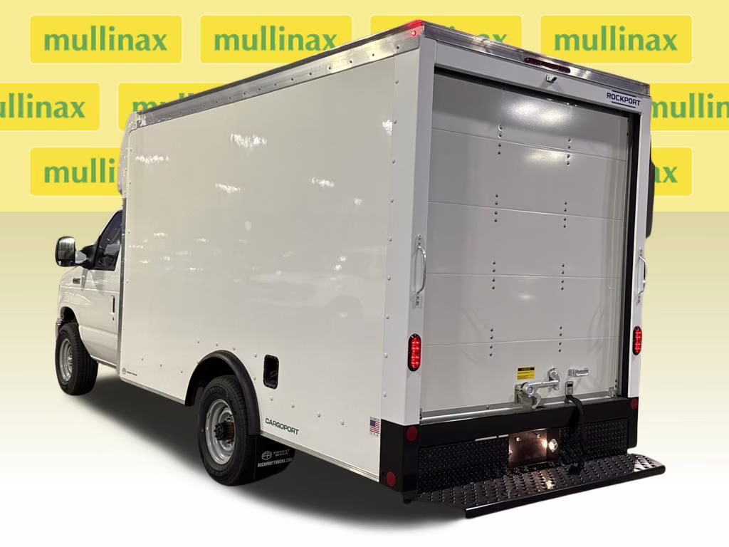 2026 Oxford White Ford E-350SD Base RWD Truck