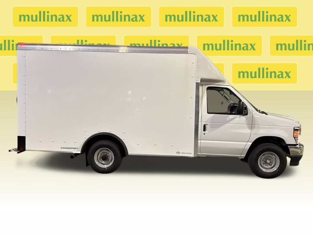 2026 Oxford White Ford E-350SD Base RWD Truck