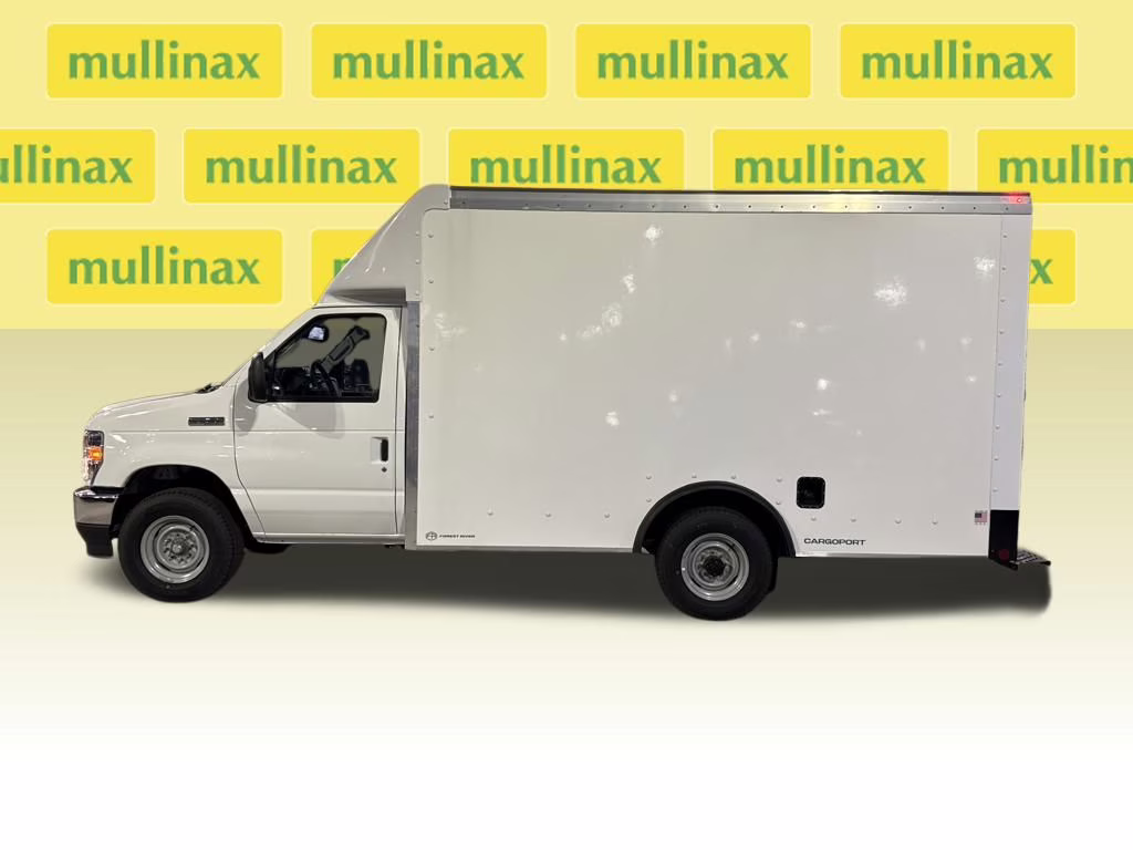 2026 Oxford White Ford E-350SD Base RWD Truck