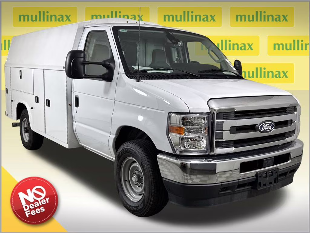 2026 Oxford White Ford E-350SD Base RWD Truck