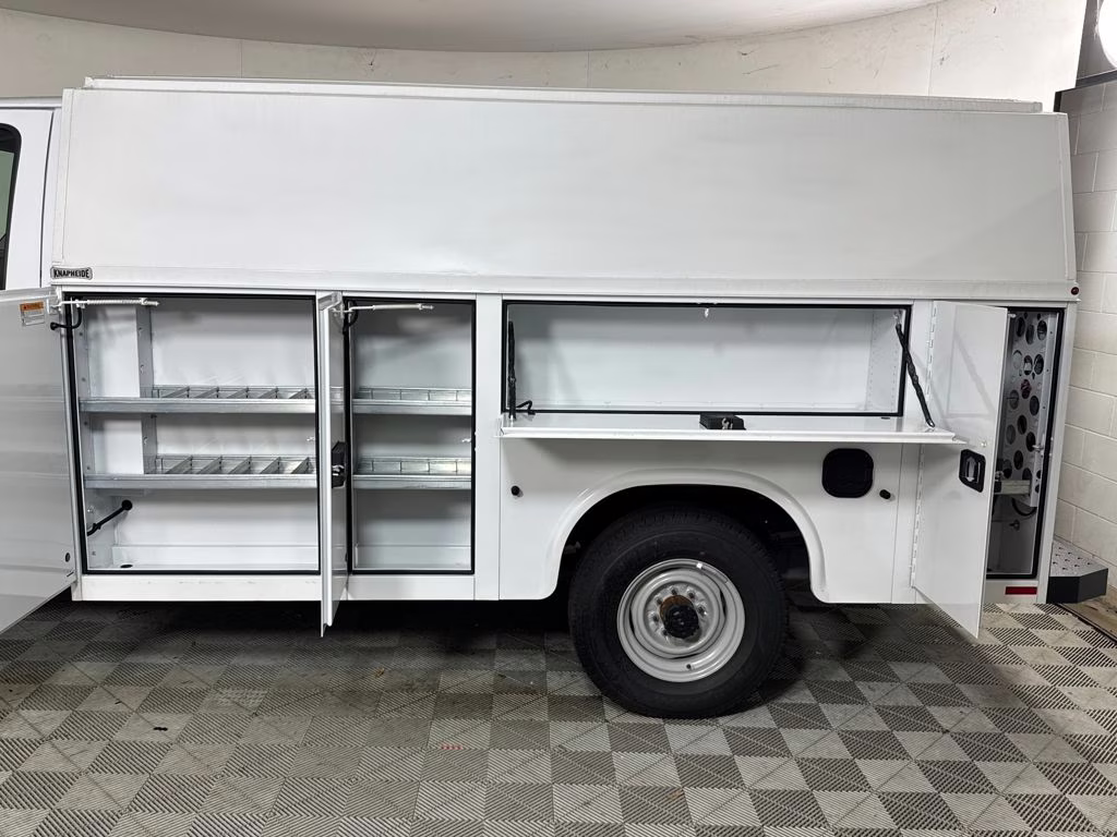 2026 Oxford White Ford E-350SD Base RWD Truck