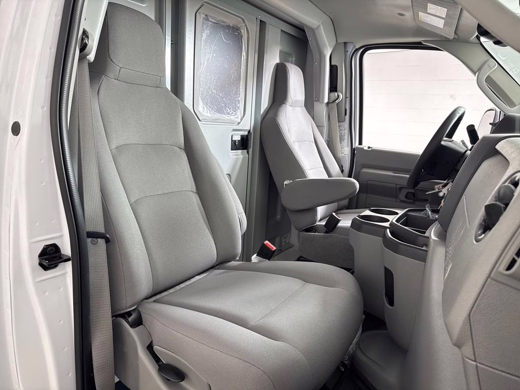 2026 Oxford White Ford E-350SD Base RWD Truck