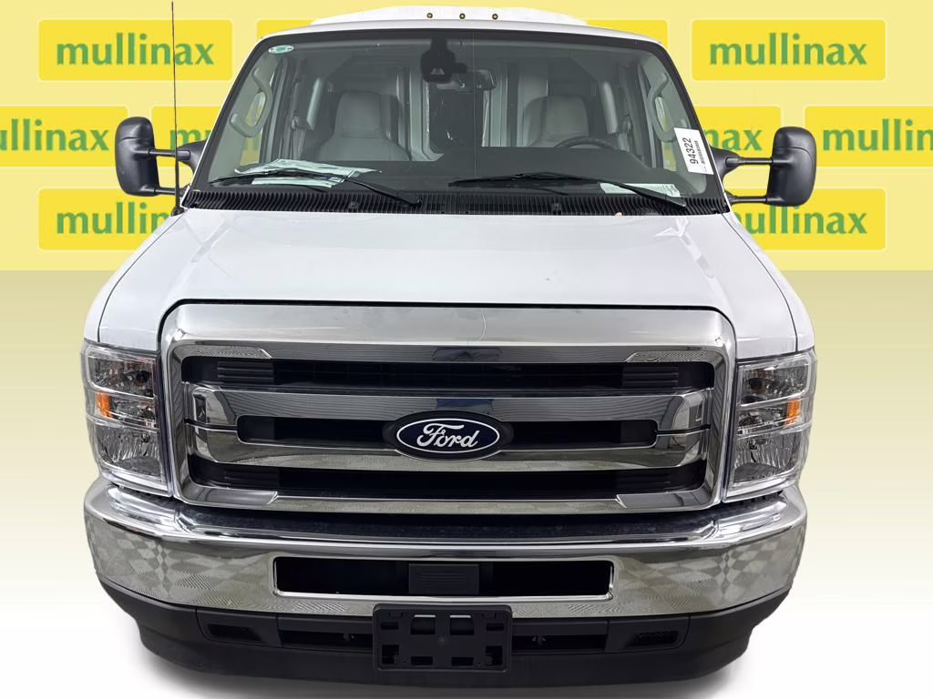2026 Oxford White Ford E-350SD Base RWD Truck