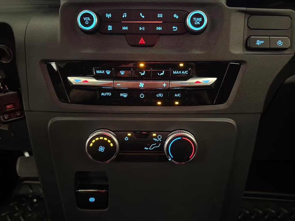 2025 Oxford White Ford Utility Police Interceptor Base AWD SUV