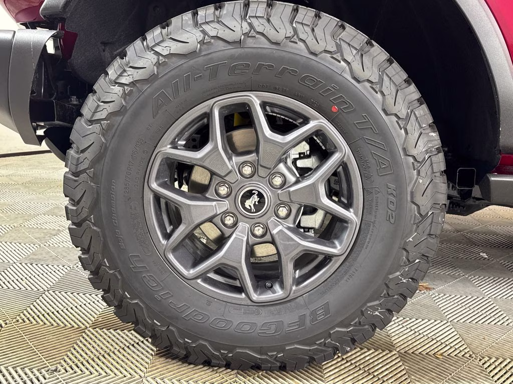 2025 Ruby Red Metallic Tinted Clearcoat Ford Bronco Badlands 4X4 SUV