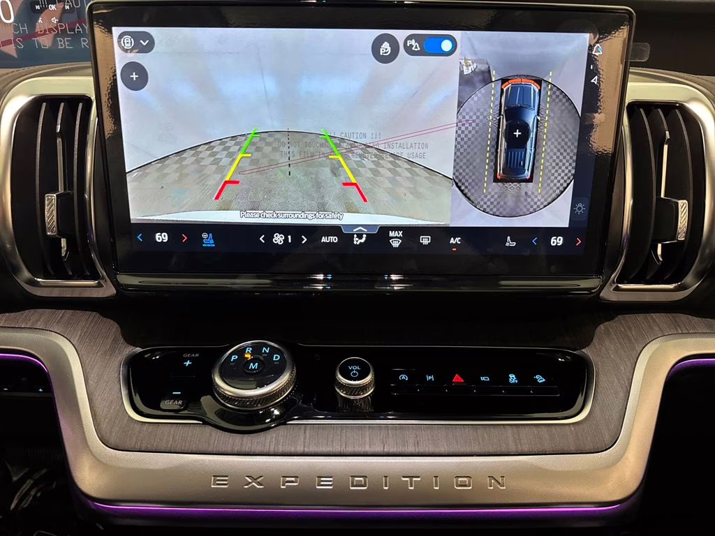 2026 Star White Metallic Tri-Coat Ford Expedition Platinum 4X4 SUV