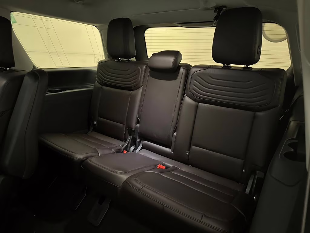 2026 Star White Metallic Tri-Coat Ford Expedition Platinum 4X4 SUV