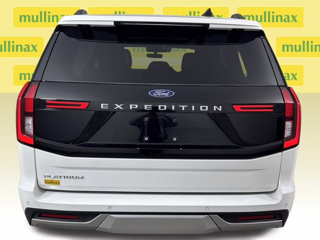 2026 Star White Metallic Tri-Coat Ford Expedition Platinum 4X4 SUV