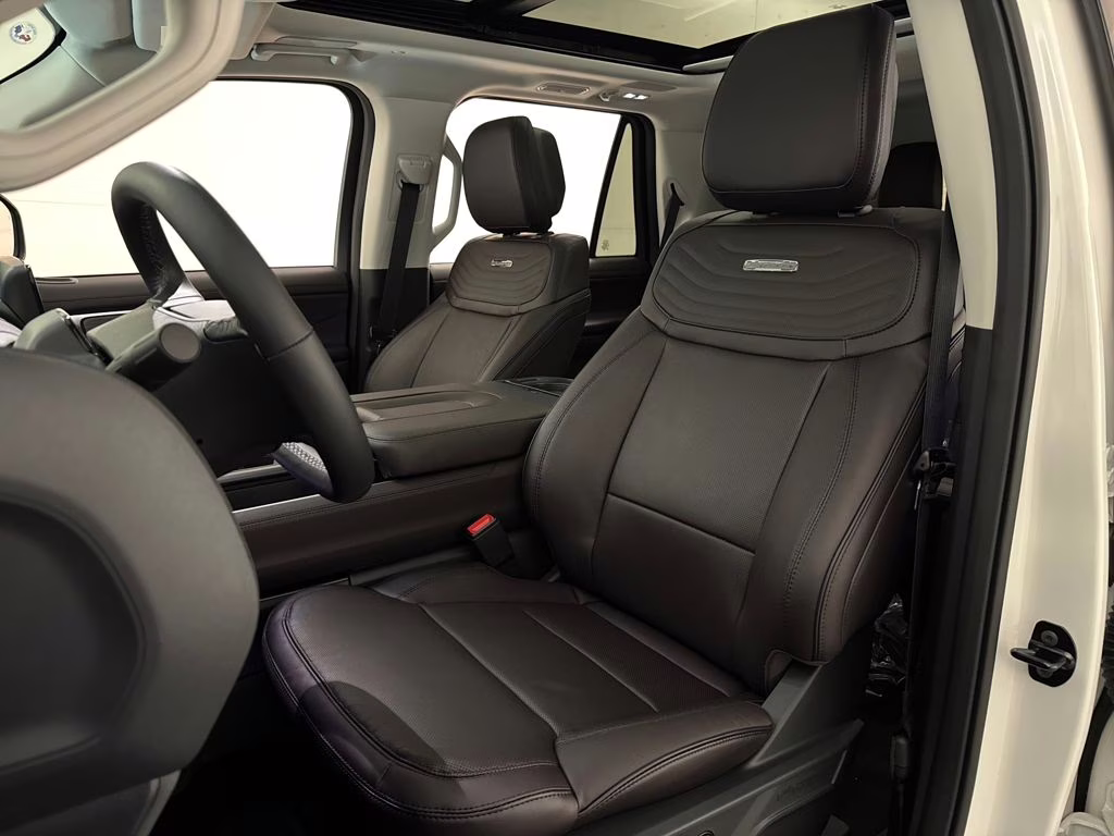 2026 Star White Metallic Tri-Coat Ford Expedition Platinum 4X4 SUV