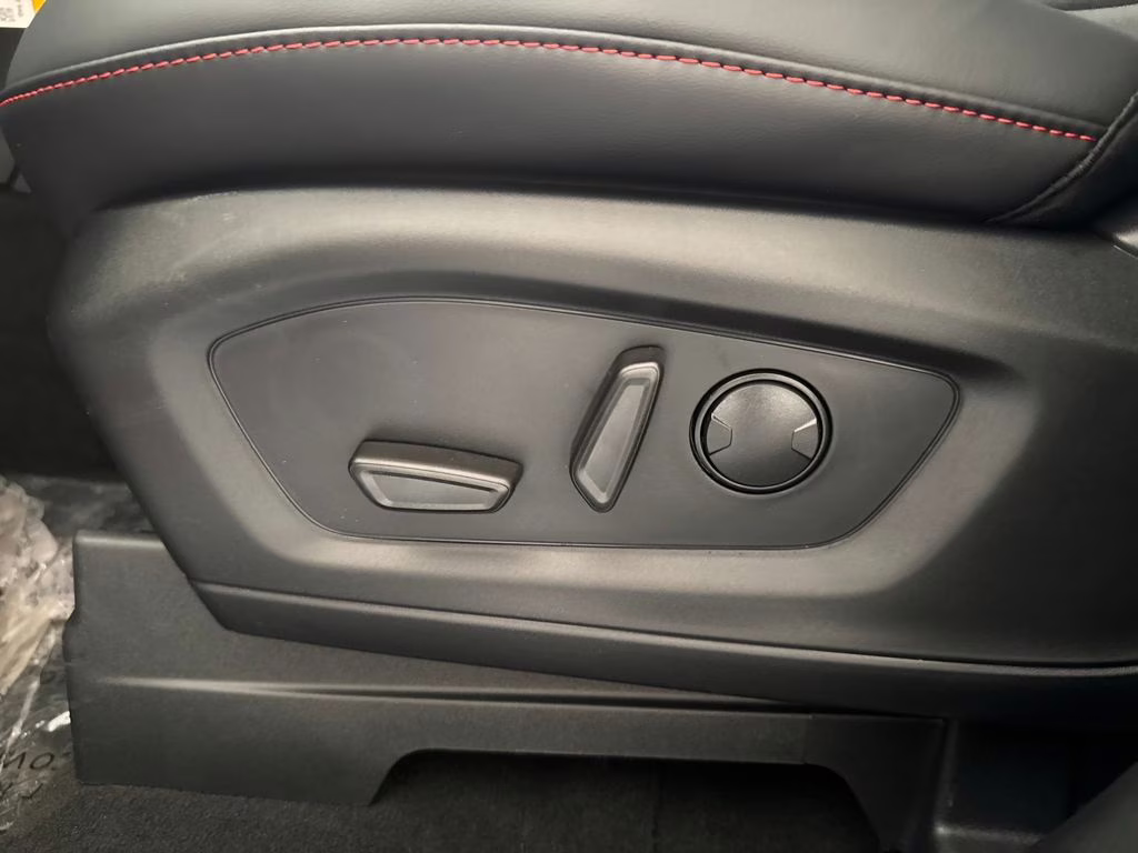 2026 Rapid Red Metallic Tinted Clearcoat Ford Explorer ST-Line RWD SUV