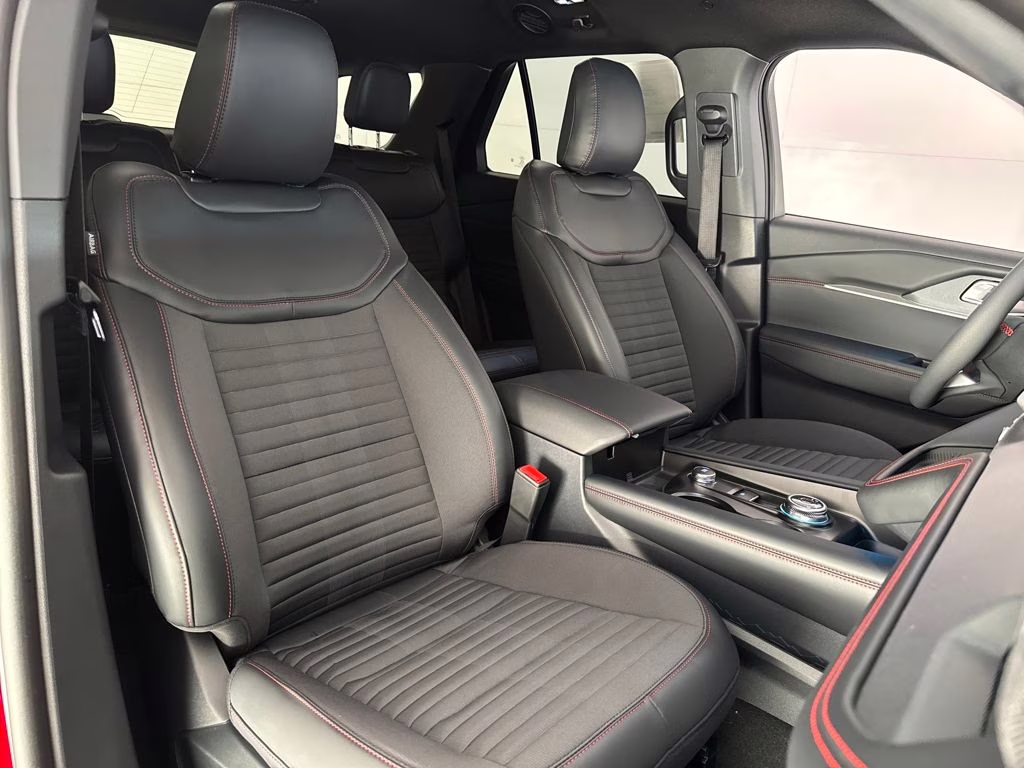 2026 Rapid Red Metallic Tinted Clearcoat Ford Explorer ST-Line RWD SUV