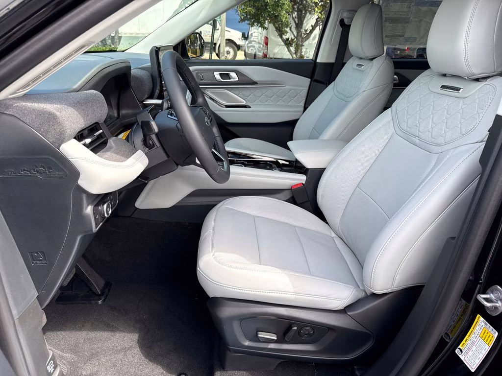 2026 Agate Black Metallic Ford Explorer Platinum 4X4 SUV