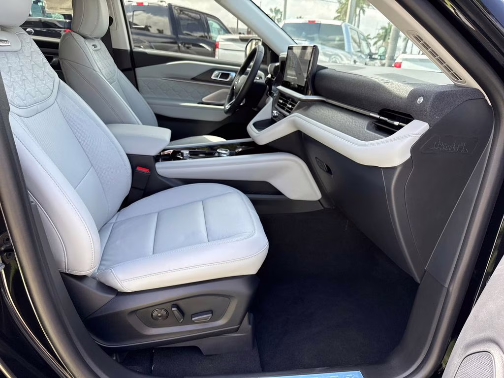 2026 Agate Black Metallic Ford Explorer Platinum 4X4 SUV