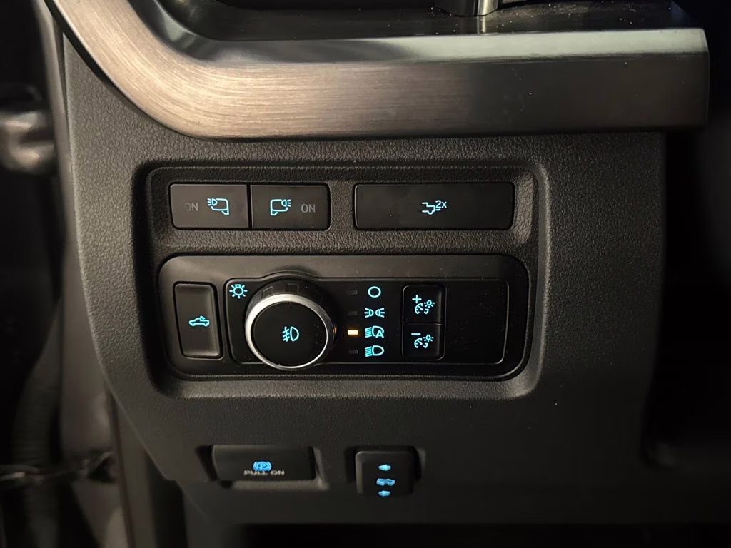 2024 Carbonized Gray Metallic Ford Super Duty F-250 SRW Lariat 4X4 Truck