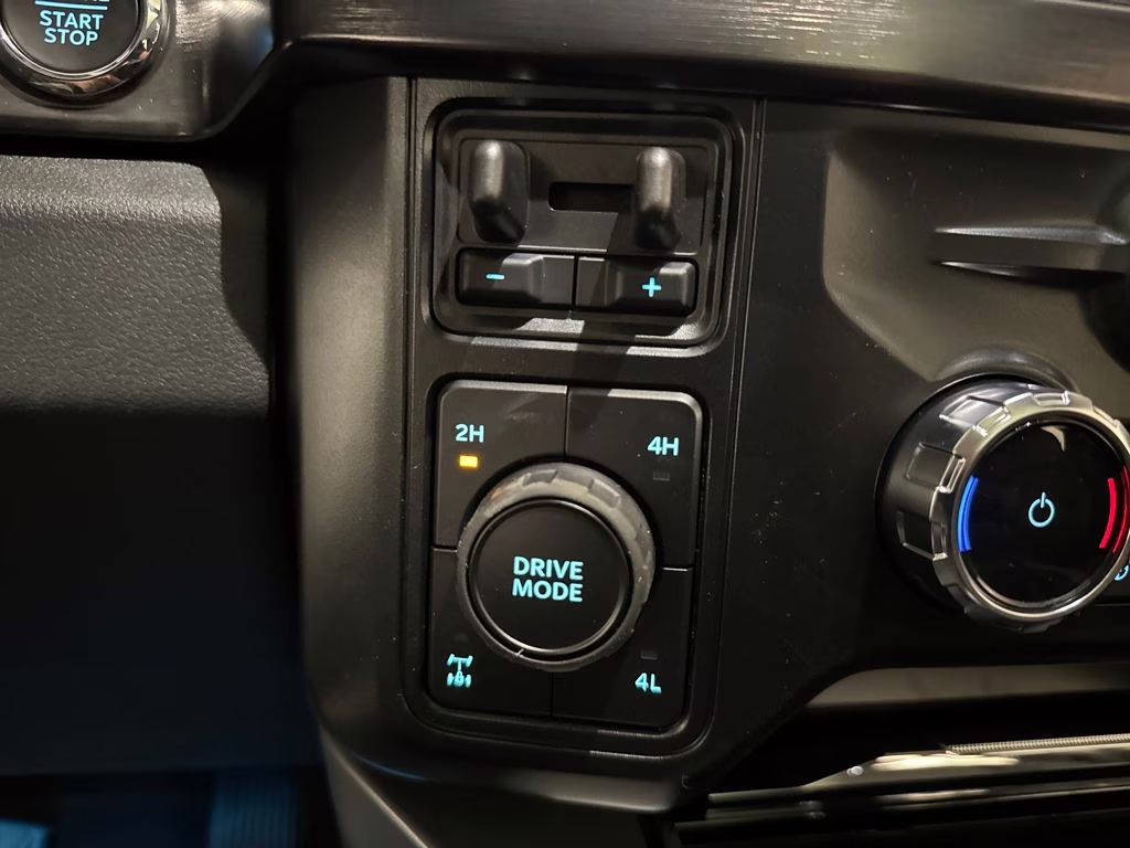 2026 Avalanche Ford Super Duty F-250 SRW Lariat 4X4 Truck