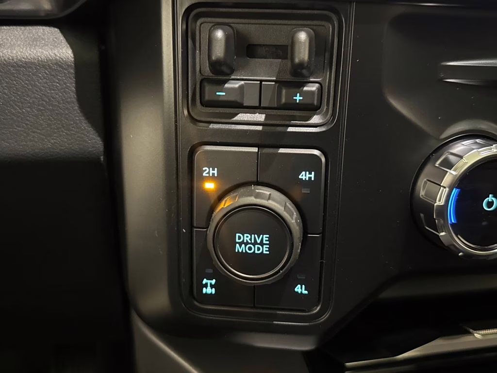 2026 Agate Black Metallic Ford Super Duty F-250 SRW Lariat 4X4 Truck