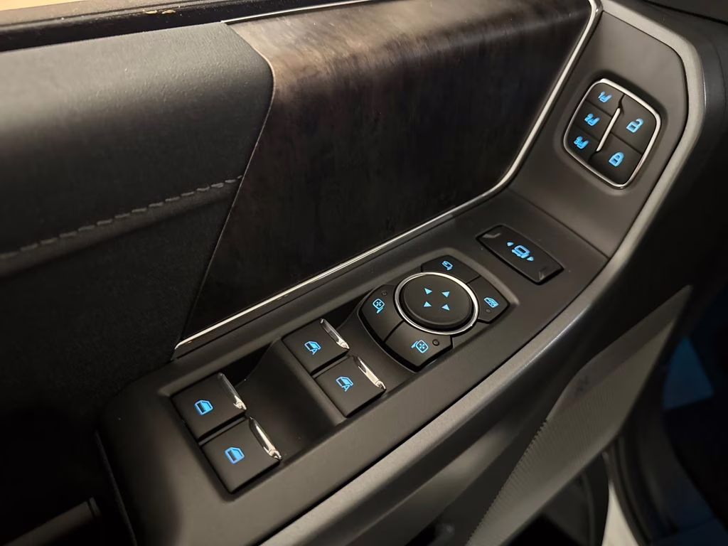 2026 Star White Metallic Tri-Coat Ford Super Duty F-250 SRW Lariat 4X4 Truck