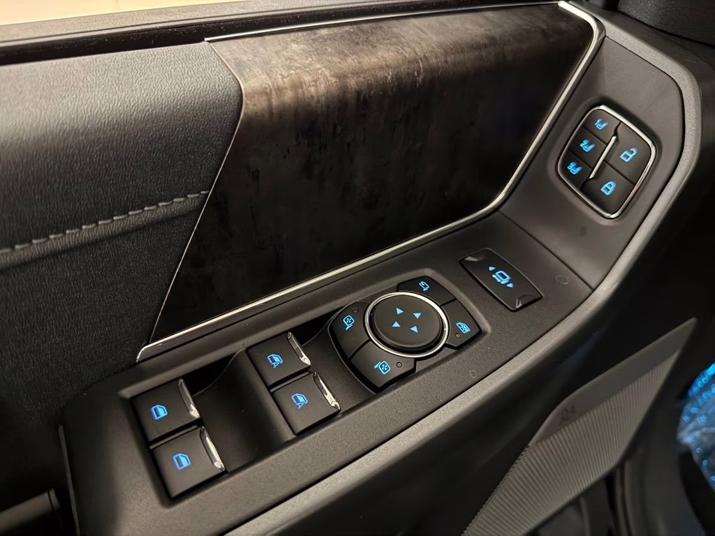 2026 Agate Black Metallic Ford Super Duty F-250 SRW Lariat 4X4 Truck