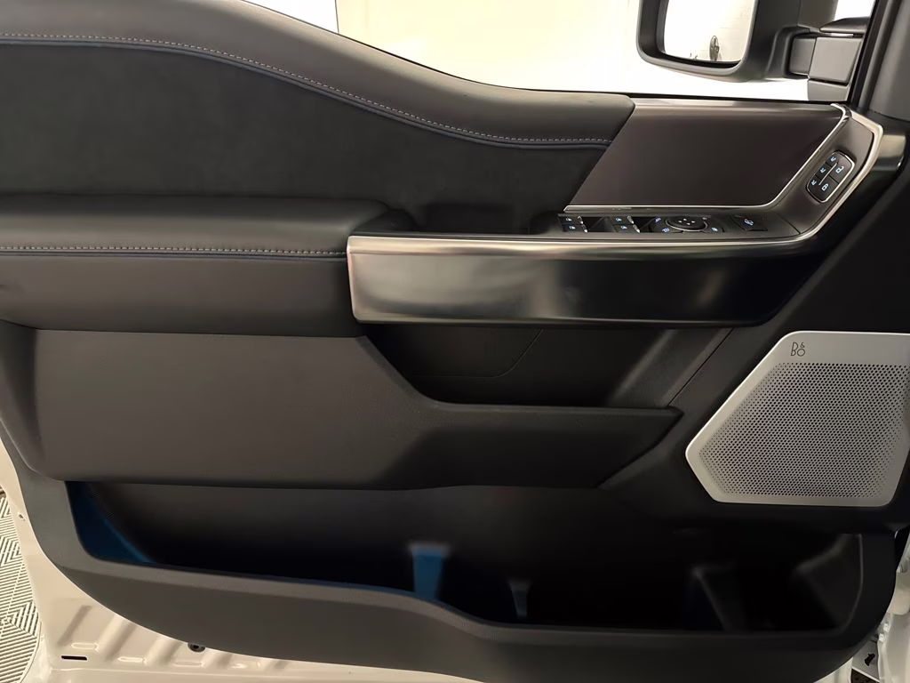 2026 Star White Metallic Tri-Coat Ford Super Duty F-350 SRW Platinum 4X4 Truck