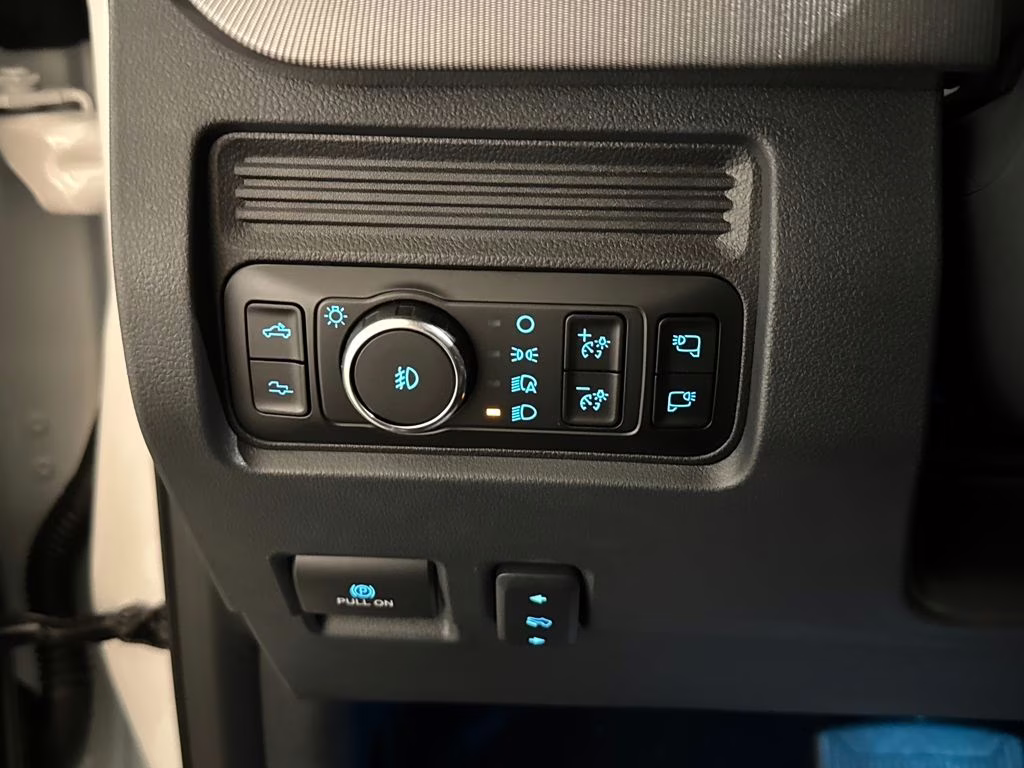 2026 Star White Metallic Tri-Coat Ford Super Duty F-350 SRW Platinum 4X4 Truck