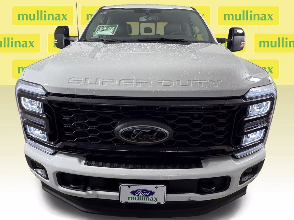 2026 Star White Metallic Tri-Coat Ford Super Duty F-350 SRW Lariat 4X4 Truck